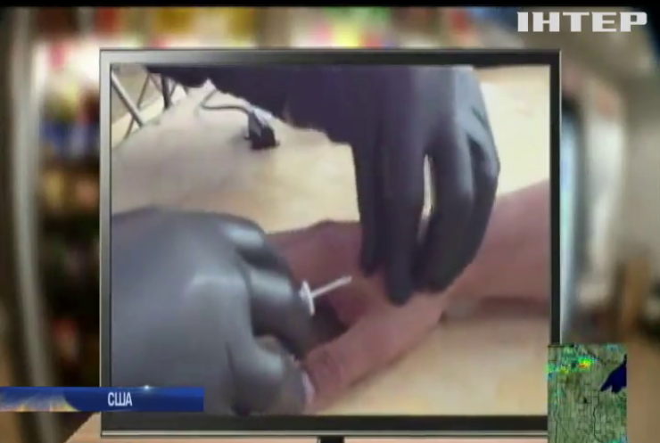 У США працівникам компанії вперше імплантують мікрочіпи (відео)
