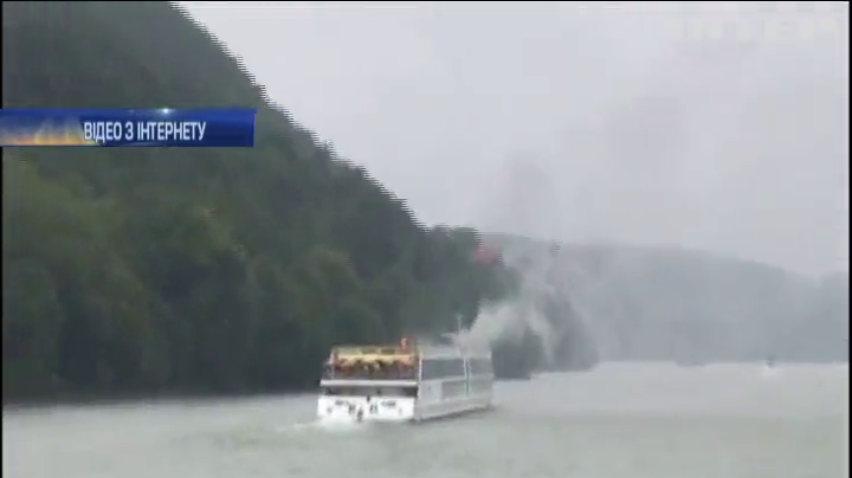 У Австрії з палаючого судна пасажирів рятували гелікоптерами (відео)