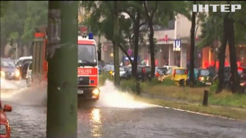 Негода у Німеччині: в населені пункти невпинно прибуває вода