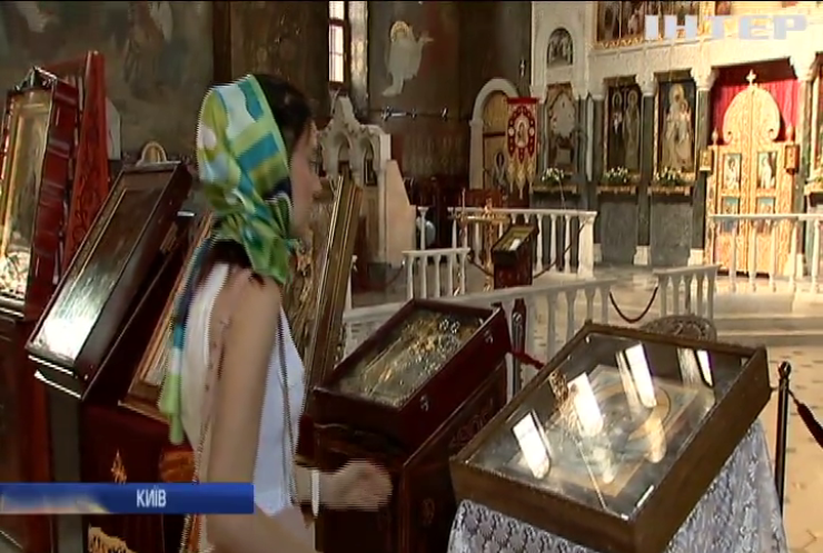 До Дня хрещення Русі в Київ привезли 11 ікон