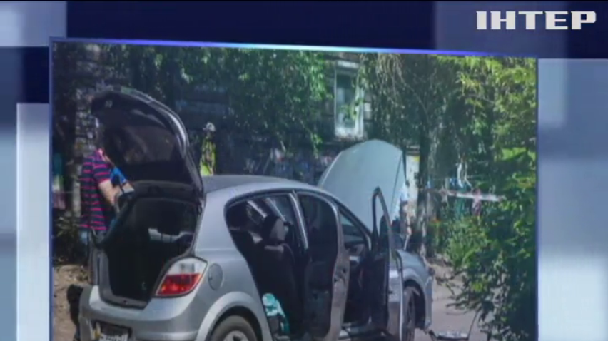 Вибух у Дніпрі: з понівеченого автомобіля дістали жінку