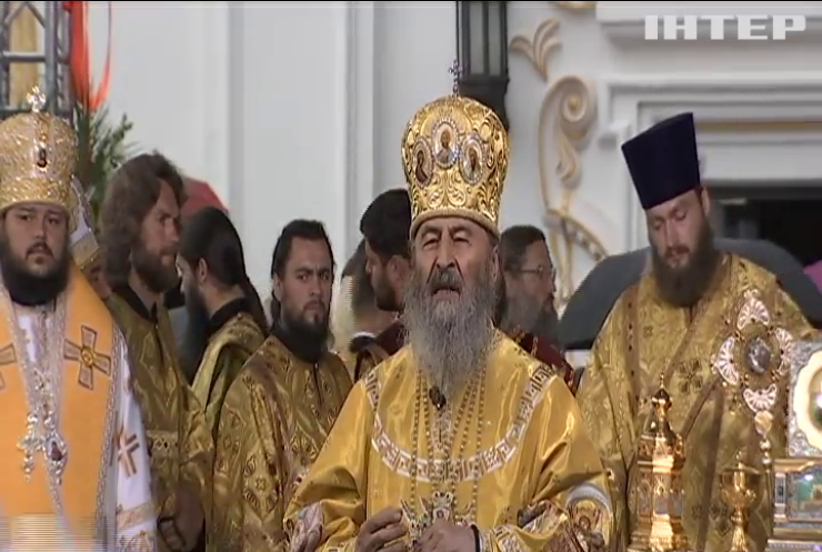 В день Крещения Руси Митрополит Киевский благословил верующих