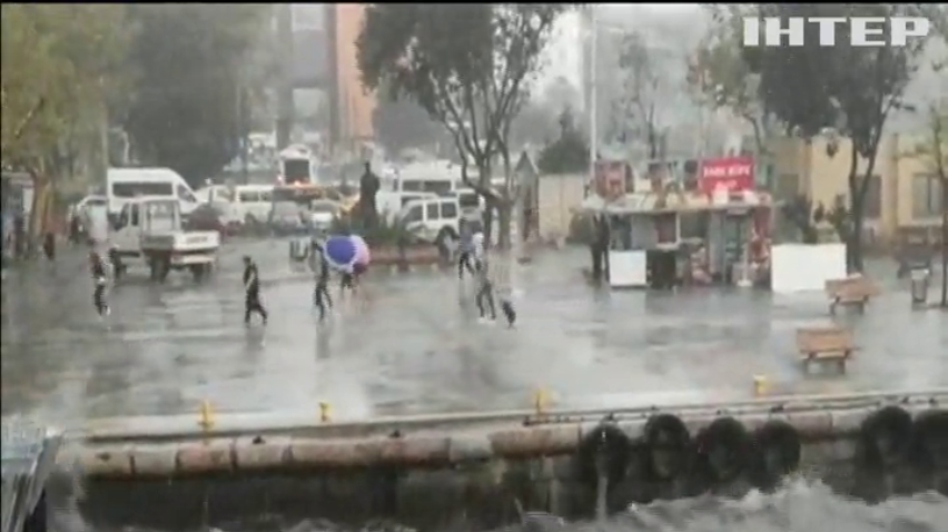 У Стамбулі шторм затопив метро