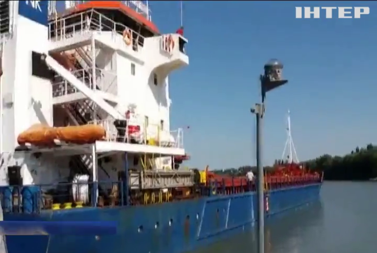 Прикордонники затримали корабель за незаконне відвідування Криму