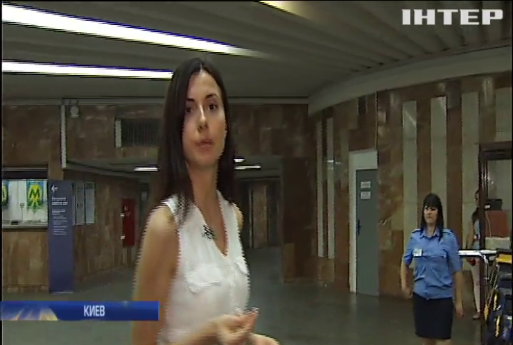 Без сдачи: в Киеве со станций метро убирают кассиров