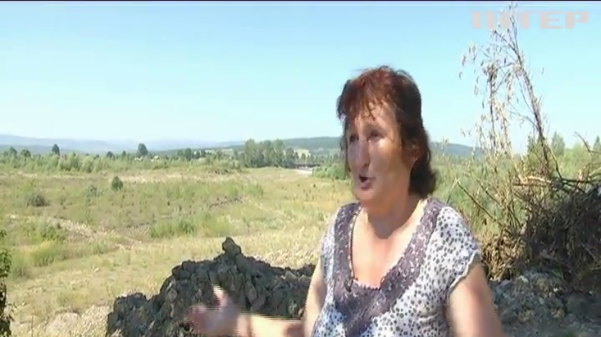 На Прикарпатье дома в селе могут сползти в пропасть