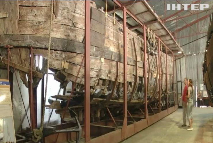 На Хортиці використовують новий спосіб консервації старовинних човнів
