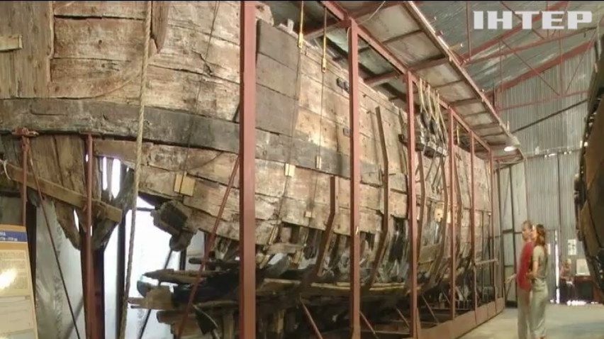 На Хортиці використовують новий спосіб консервації старовинних човнів