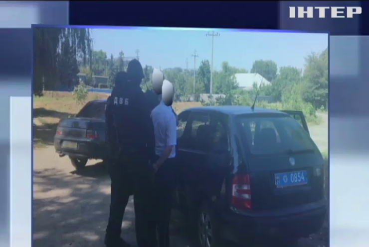 На Харьковщине полицейский за взятку обещал изменить статью обвинения