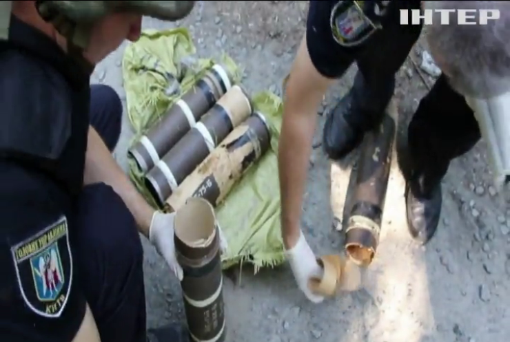 В столичном Гидропарке обнаружили тайник с боеприпасами (видео)