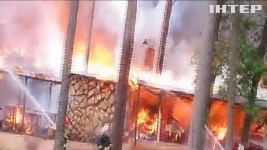 У Києві вигорів ресторан у парку Пушкіна (відео)