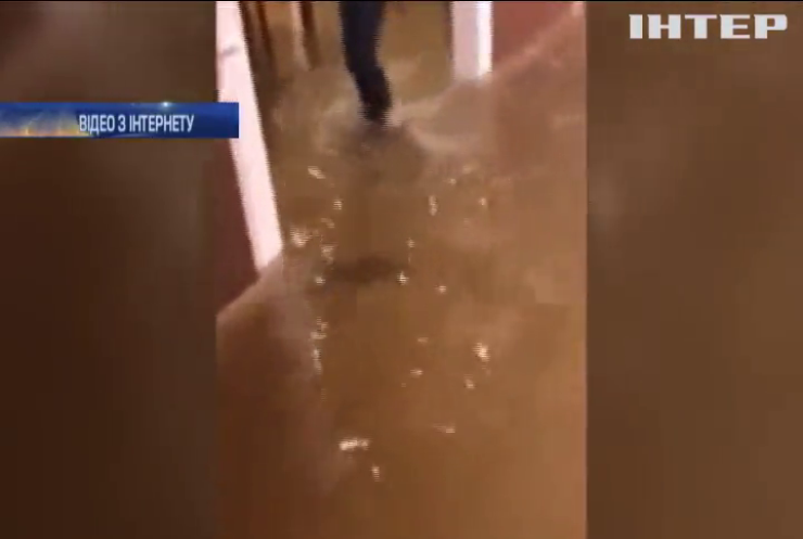 Житель Г’юстона зловив рибу посеред власної кімнати