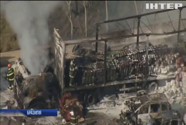 Масштабна ДТП: у Бразилії на мосту зіштовхнулися та згоріли 36 автомобілів (відео)