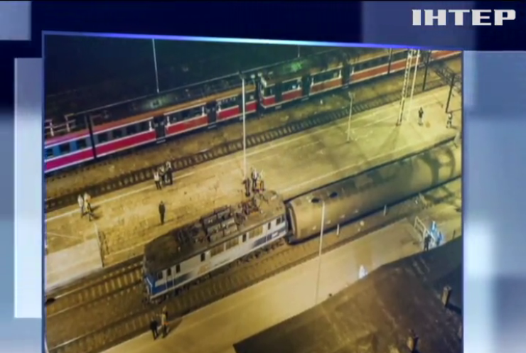 Масштабна аварія на залізниці: у Польщі товарний потяг врізався у пасажирський