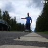 Киянин вирушив у подорож Україною у інвалідному візку (відео)