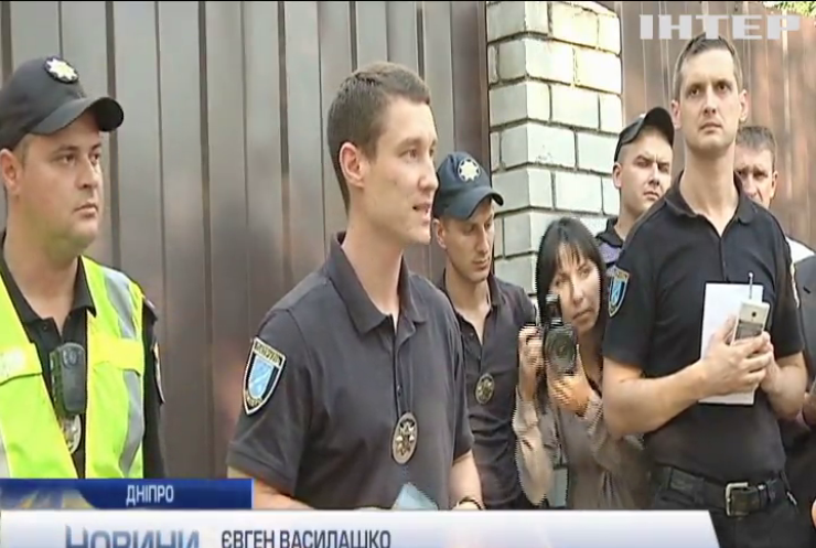 Поліція Дніпра відсторонила співробітницю за напад на байкерів