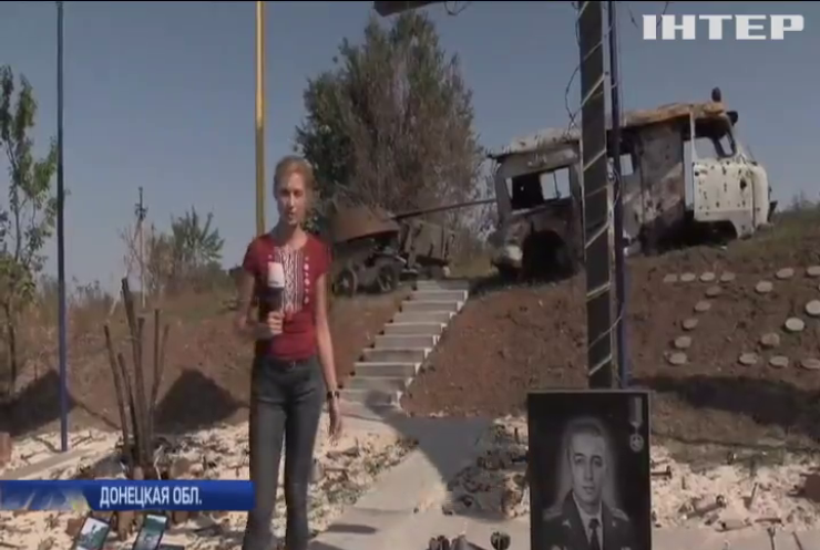 Война на Донбассе: военные установили памятник погибшим под Авдеевкой