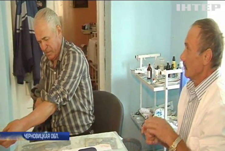 В селах Буковины больные вынуждены лечиться в аварийных пунктах медпомощи
