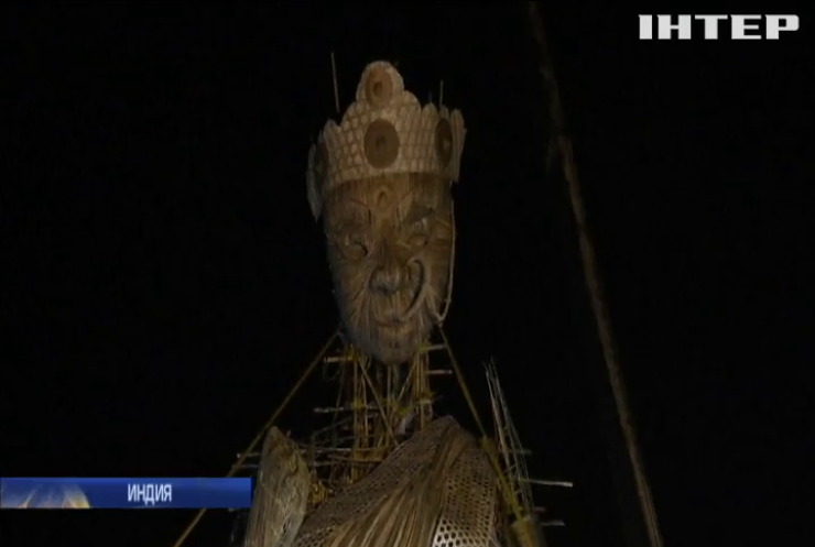 В Индии построили самую высокую статую из бамбука