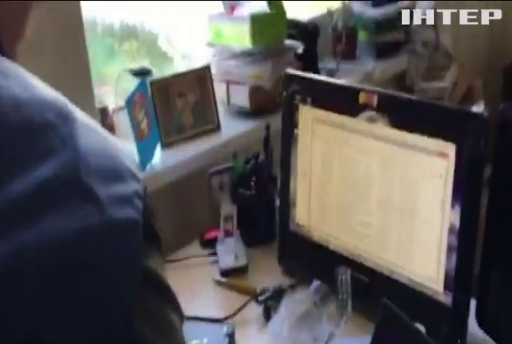 На Київщині адміністратор торгував персональними даними українців (відео)