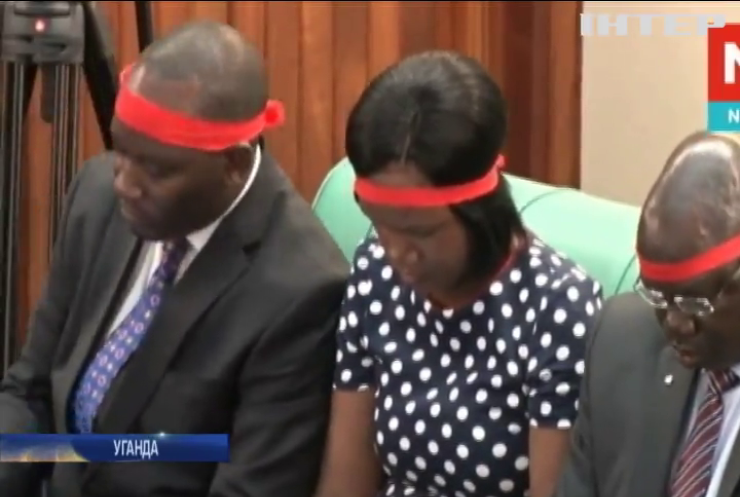 Парламентські пристрасті: в Уганді бійку депутатів вгамовувала поліція (відео)