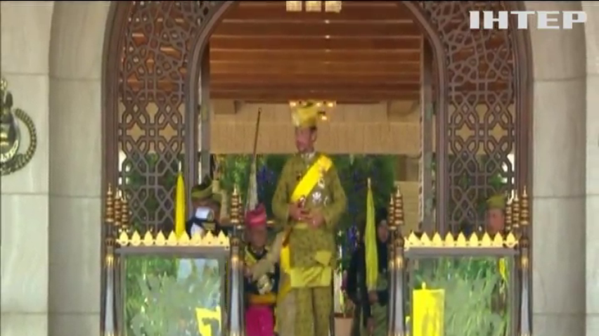 Султан Брунею святкує 50-річчя свого правління