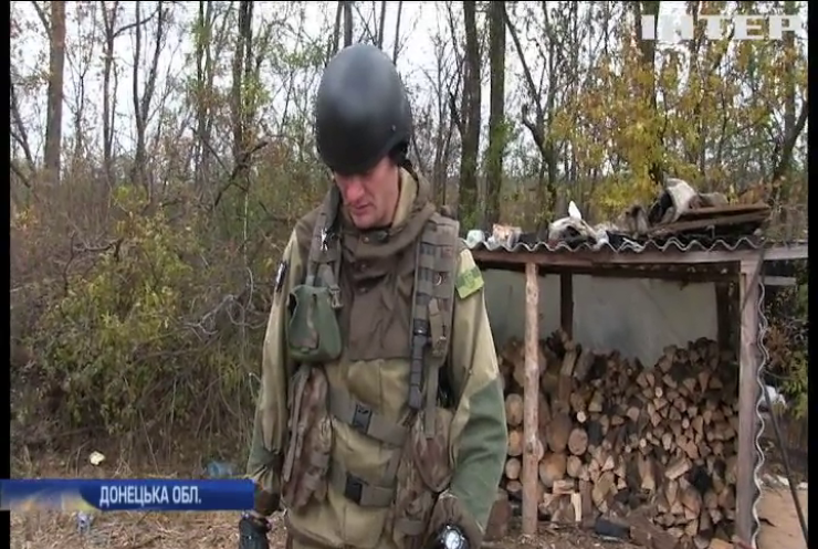 Війна на Донбасі: на пункті пропуску Новотроїцьке триває своя війна