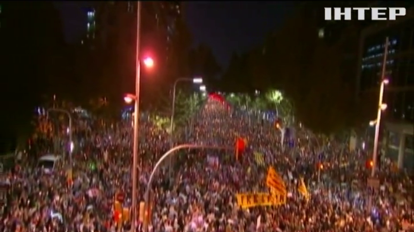 У Каталонії тисячі людей вимагають звільнення лідерів сепаратистів