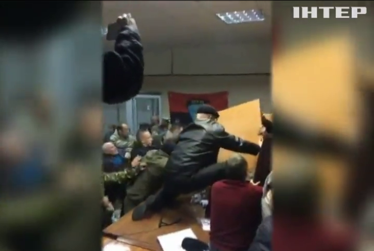 Поліція штурмом взяла Святошинський суд у Києві