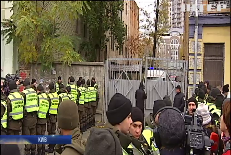 Поліція за кілька хвилин взяла штурмом Святошинський суд Києва