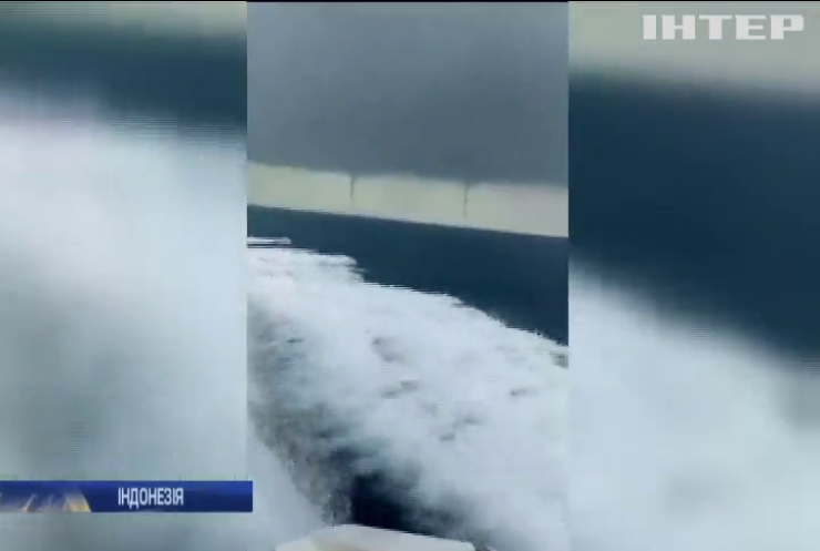 В Індонезії зняли на відео рідкісне потрійне торнадо