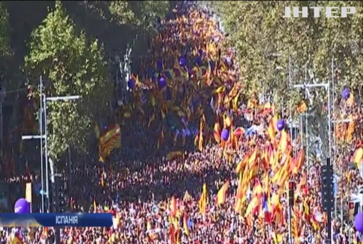 У Барселоні 300 тис. іспанців вийшли проти незалежності Каталонії