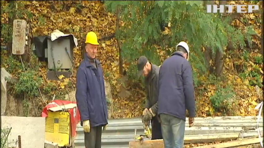 Кияни потерпають від смороду міського колектора