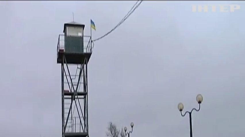 У Криму російські окупанти стягнули до кордону військову техніку