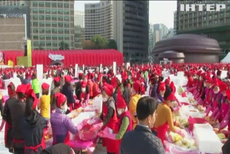 У Сеулі приготували 120 тонн національної страви (відео)