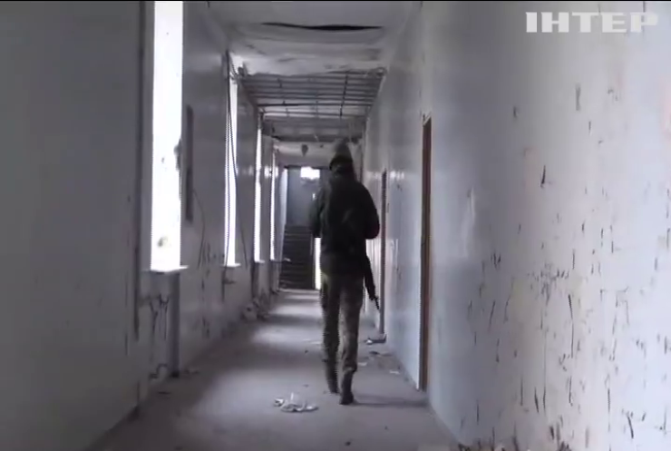 На Донбасі підступи до Луганського обстріляли з гранатометів