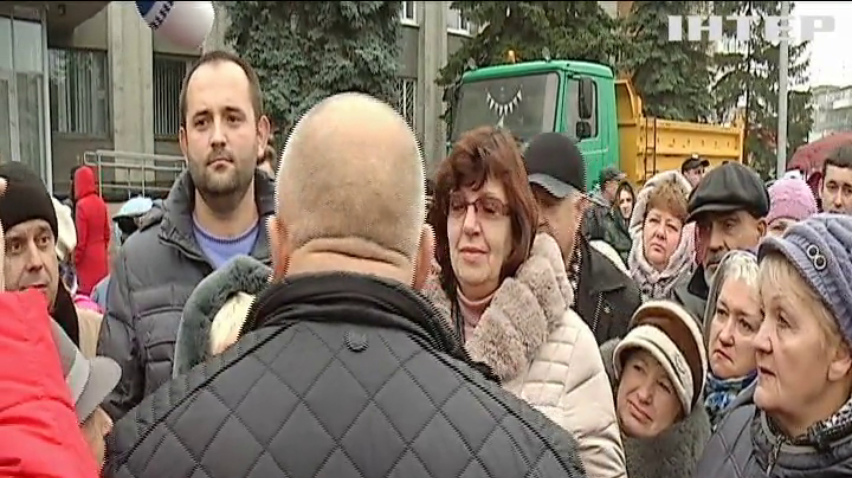 Смела утопает в мусоре из-за забастовки коммунальщиков