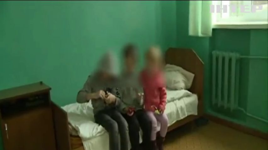 Мать из Бердичева морила детей голодом в холодном доме (видео)