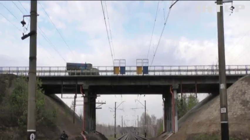 На Донбассе начали восстанавливать разрушенные боевиками мосты