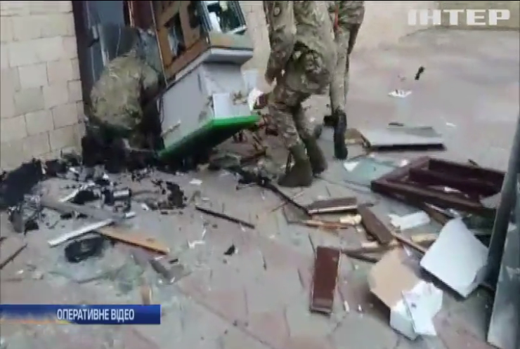 На Харківщині грабіжники підірвали банкомат (відео)