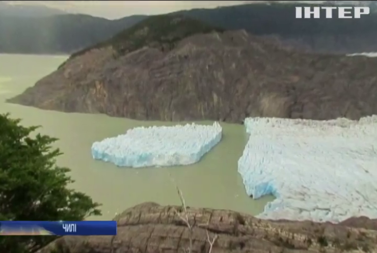 Від льодовика у Чилі відколовся гігантський айсберг