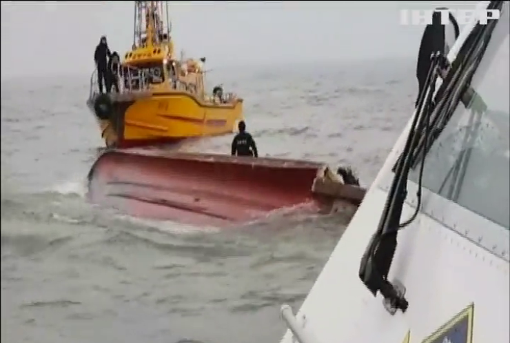 Біля берегів Кореї риболовецька шхуна зіштовхнулася з танкером