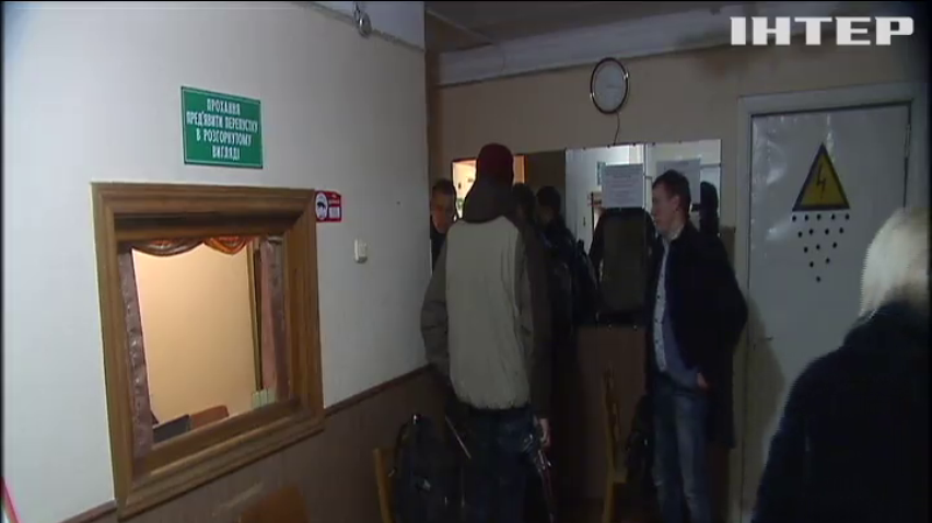 С вещами на выход: из общежития Минюста выгоняют на улицу семьи переселенцев