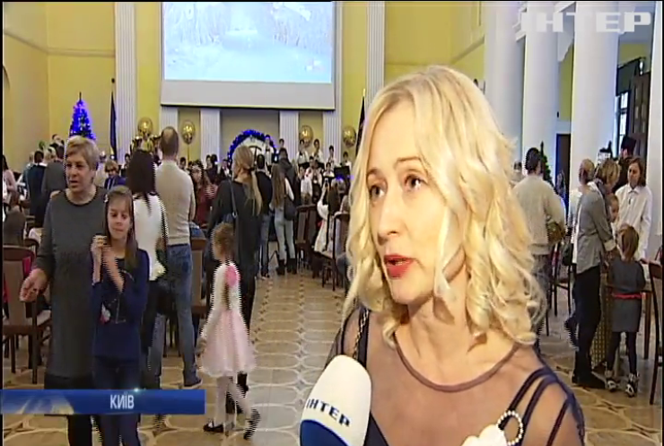 У Києві благодійники зібрали подарунки для сиріт України (відео)