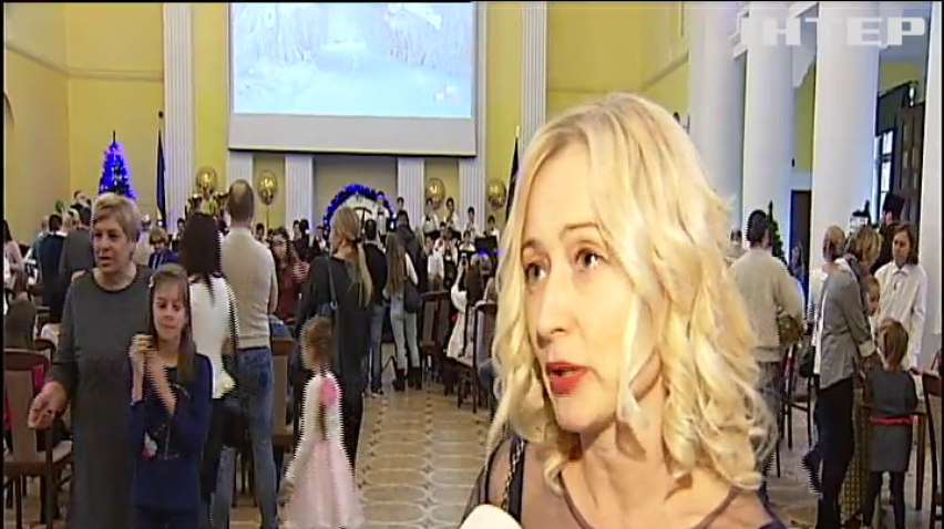 У Києві благодійники зібрали подарунки для сиріт України (відео)