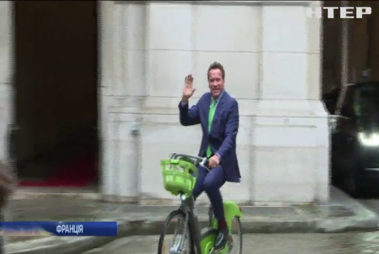 Арнольд Шварценеґґер на велосипеді приїхав зустрітися із мером Парижа