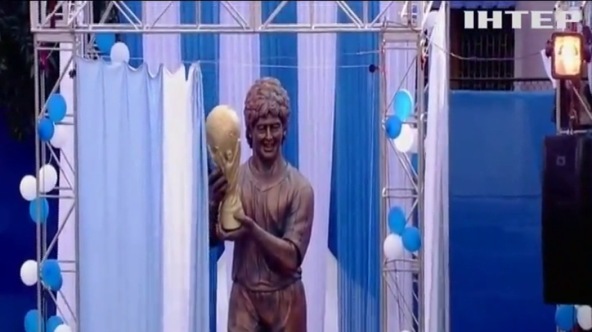 В Індії відкрили пам'ятник Дієго Марадоні (відео)