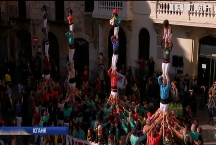 В Каталонії протестувальники звели "людські вежі"