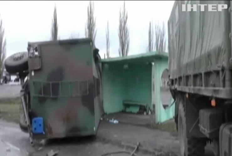 В Николаевской области грузовик армии протаранил остановку