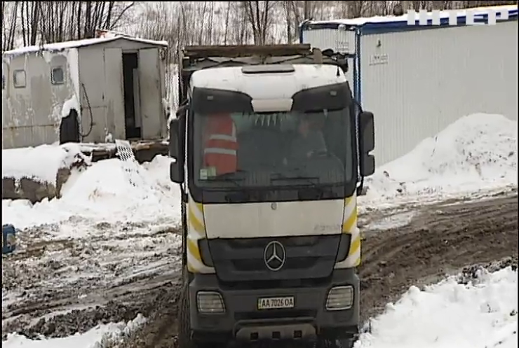 В Киеве активисты обнаружили очередную точку нелегального намыва песка